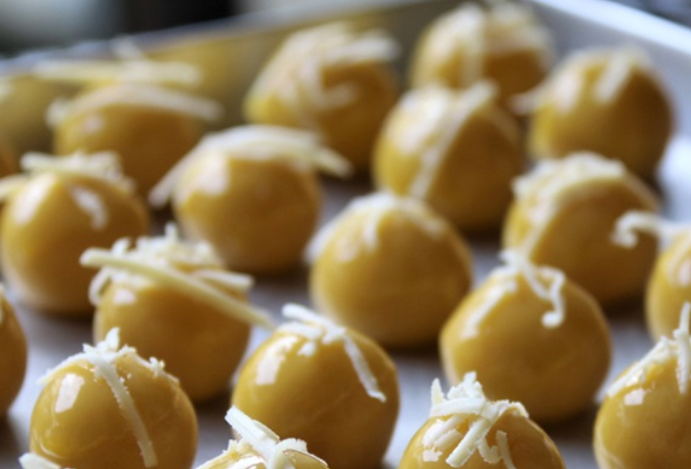Memoles Kue Nastar semacam Anak Kesayangan