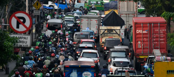 Peringatan Hari Buruh Memenuhi Kawasan Monas