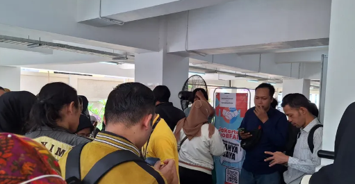 Ibu Rumah Tangga Turun Gunung Mencari Kerja