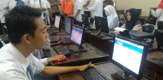 Pembelajaran Inklusif Mengangkut Warga Termiskin dari Tangga Terbawah