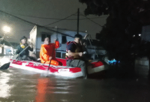 Hujan Kencang Di Tangsel Candit Banjir