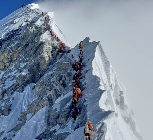 72 Tahun Pendakian Everest Pemanjat Pemula